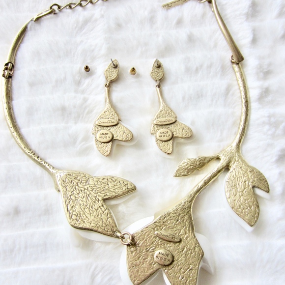 Oscar de la Renta Magnolia Earrings & Necklace - Picture 4 of 4
